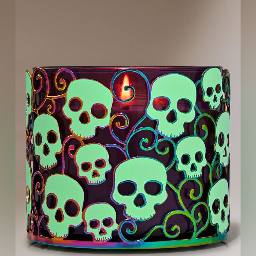 Glow in the dark Bath & Bodyworks Skull Design Candle Holder - Multicolour